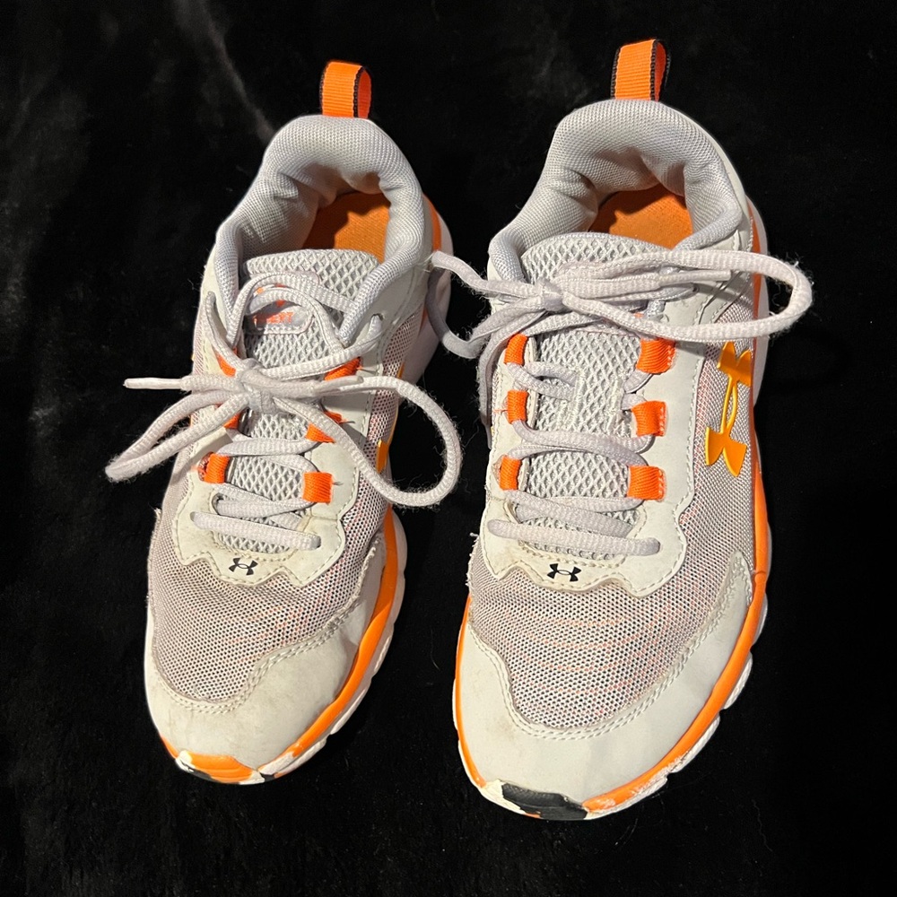 Under Armour Asert boys running sneaker